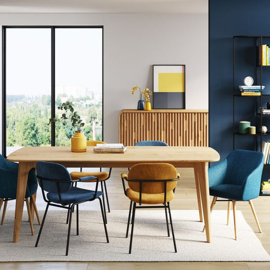 Chaises dépareillées : comment réussir le mix and match autour de la table ?