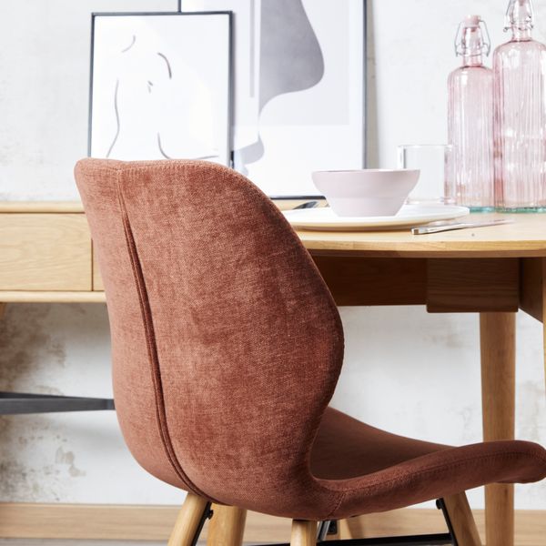Chaise tissu soft touch acajou