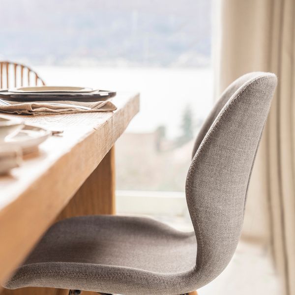 Chaise gris clair