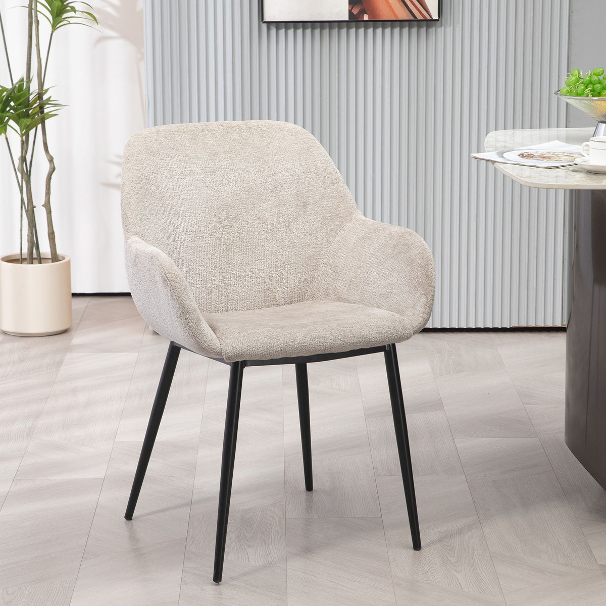Chaise repas avec accoudoirs tissu chenille taupe pied métal