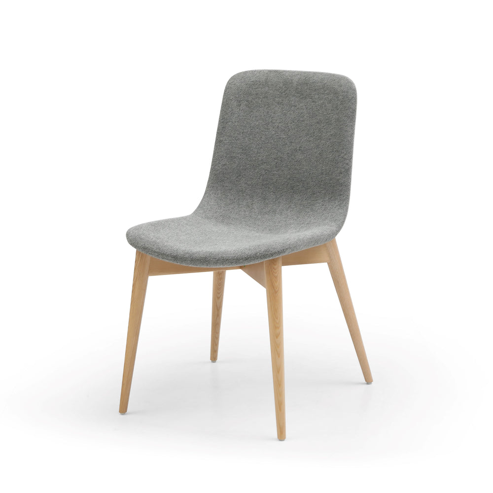 Chaise repas tissu gris clair pied frêne naturel