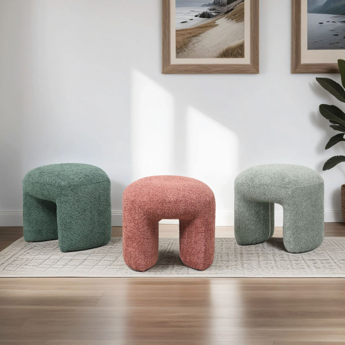 Pouf tissu effet fourrure rase vert d'eau
