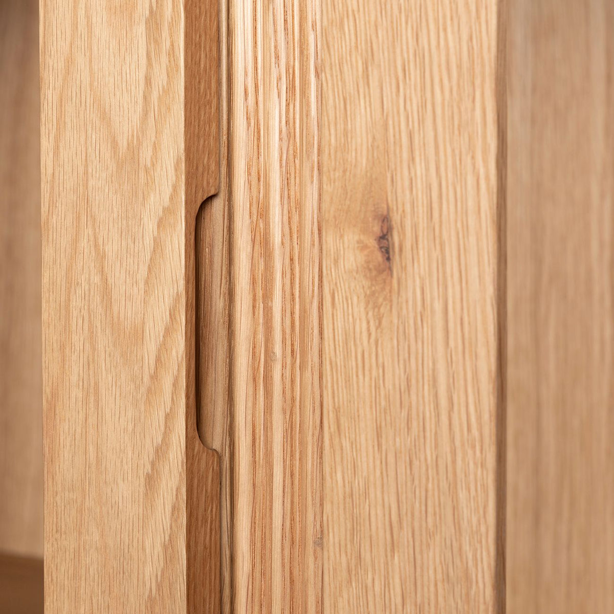 Vitrine 4 portes 2 en verre et 2 en bois