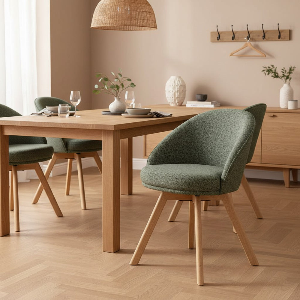 Chaise repas pivotante ZAGO STORE Loumi vert foncé avec pieds en chêne naturel dans une salle à manger moderne
