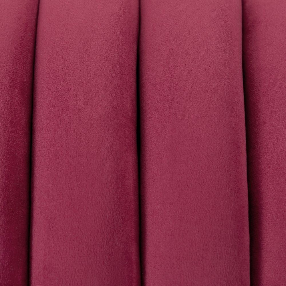 Gros plan sur la texture en velours bordeaux du pouf nœud ZAGO STORE au design sculptural et élégant